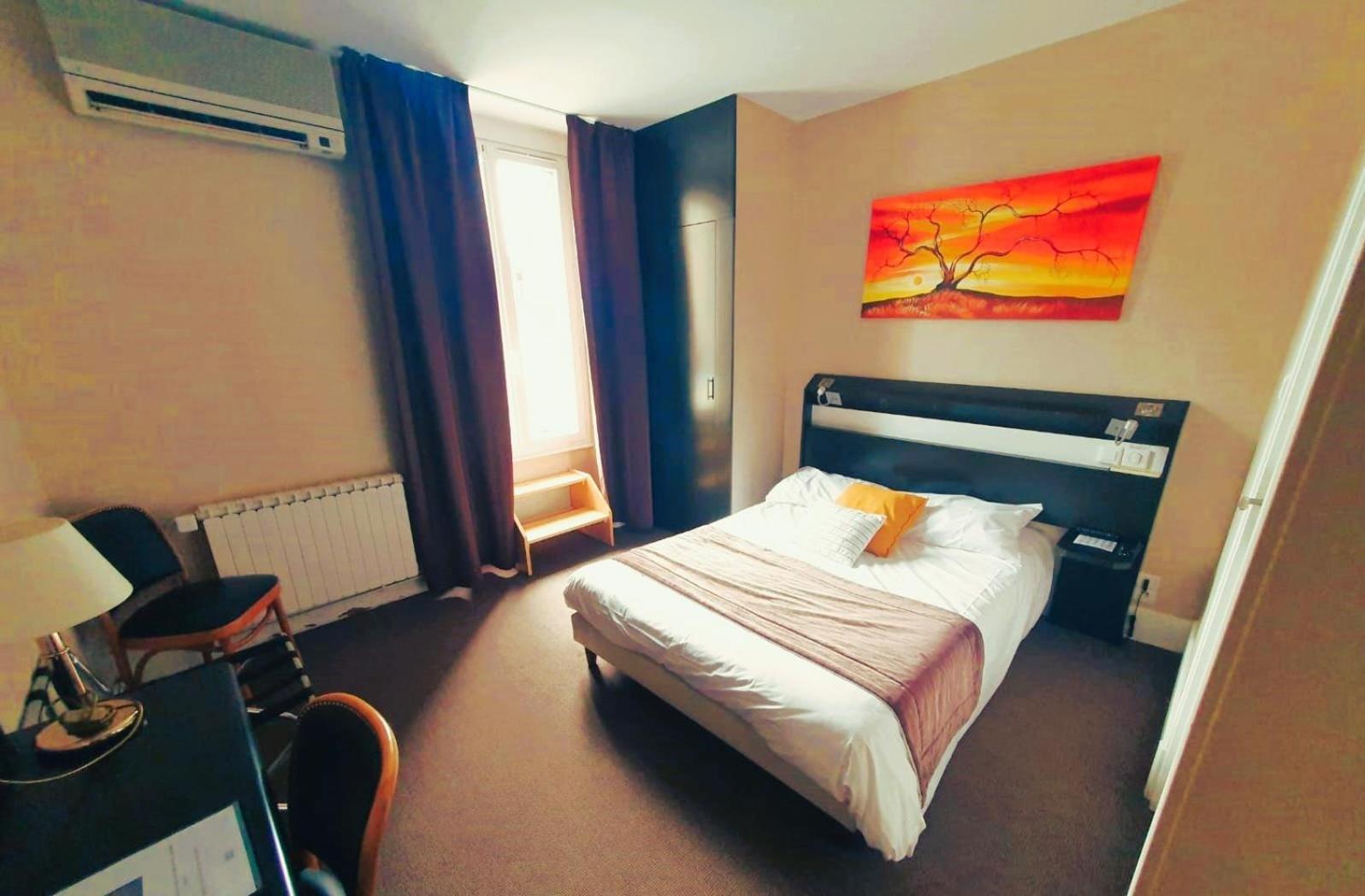 Logis Hotel des Bourbons Montluçon Buitenkant foto