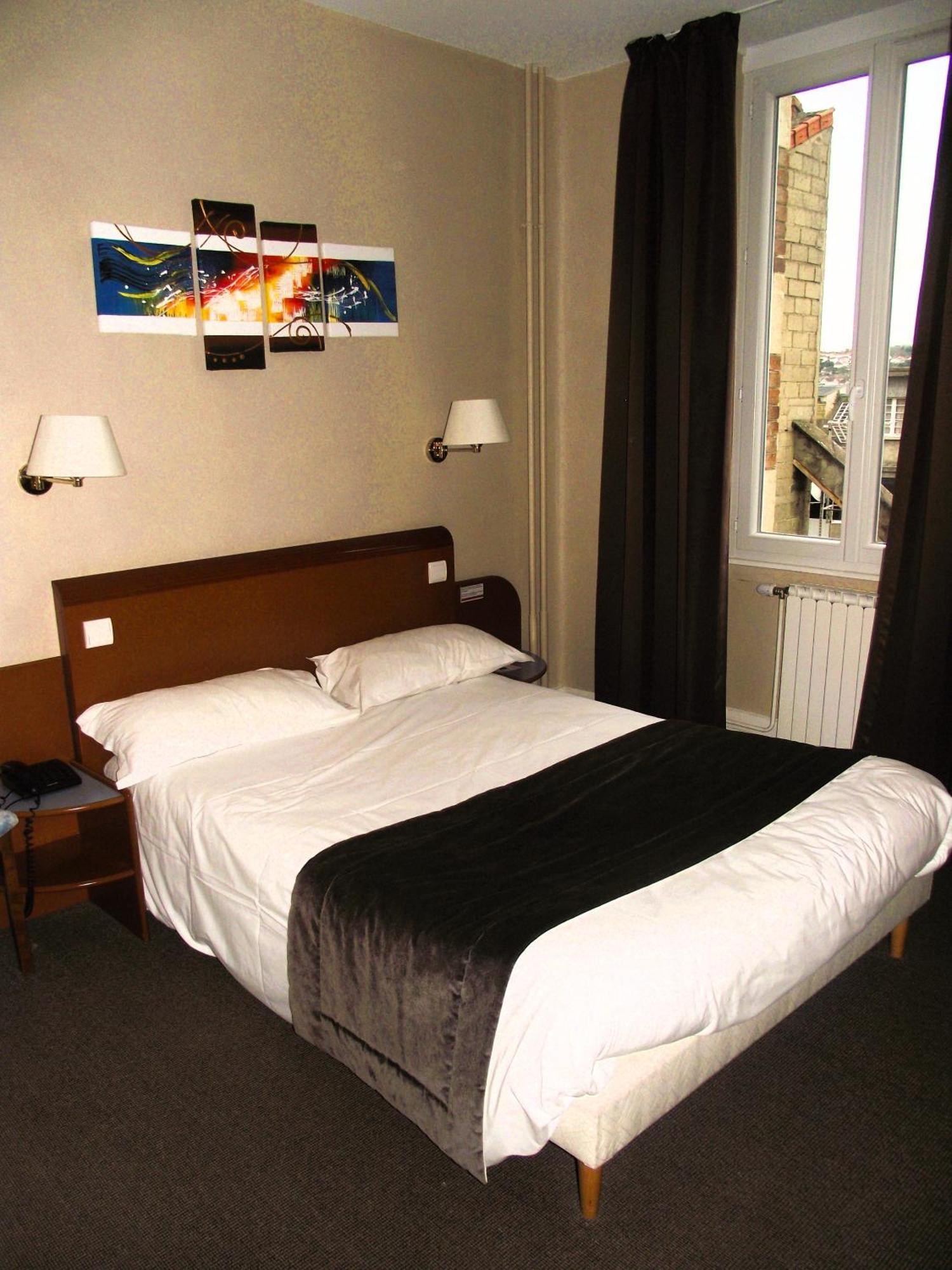 Logis Hotel des Bourbons Montluçon Buitenkant foto