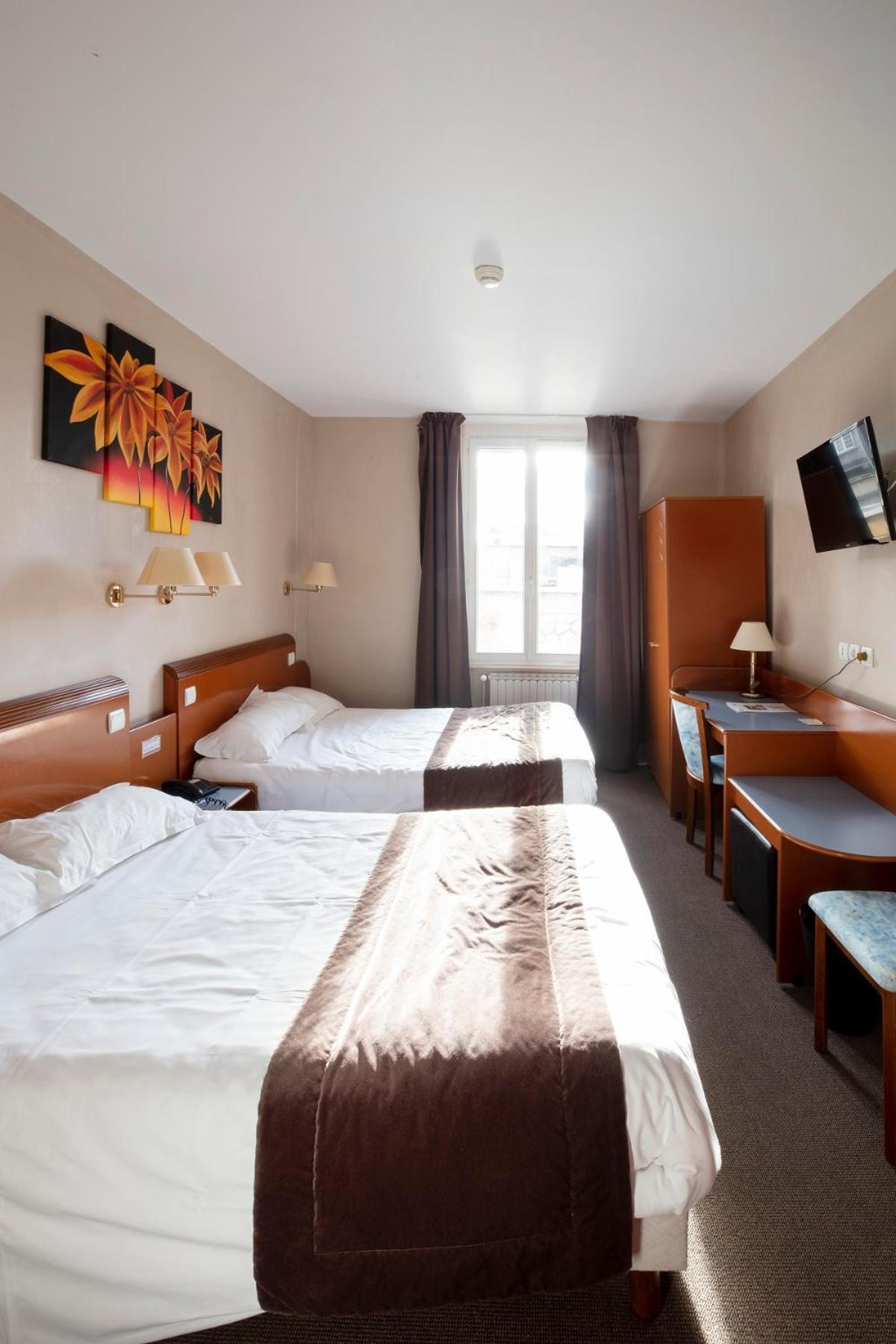 Logis Hotel des Bourbons Montluçon Buitenkant foto